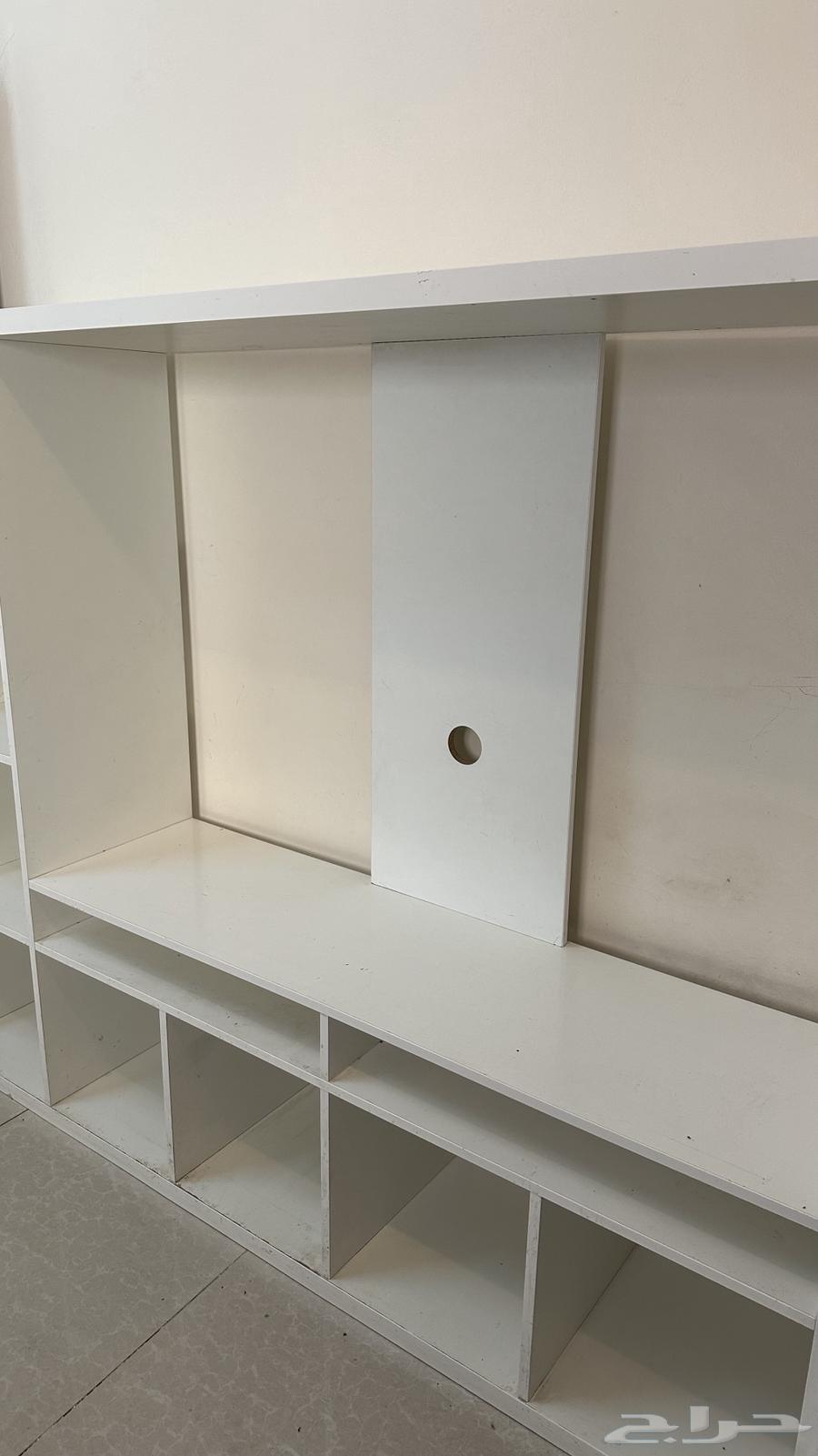 مكتبة تلفزيون أبيض من IKEA السعر 200 ريال64499131946883111