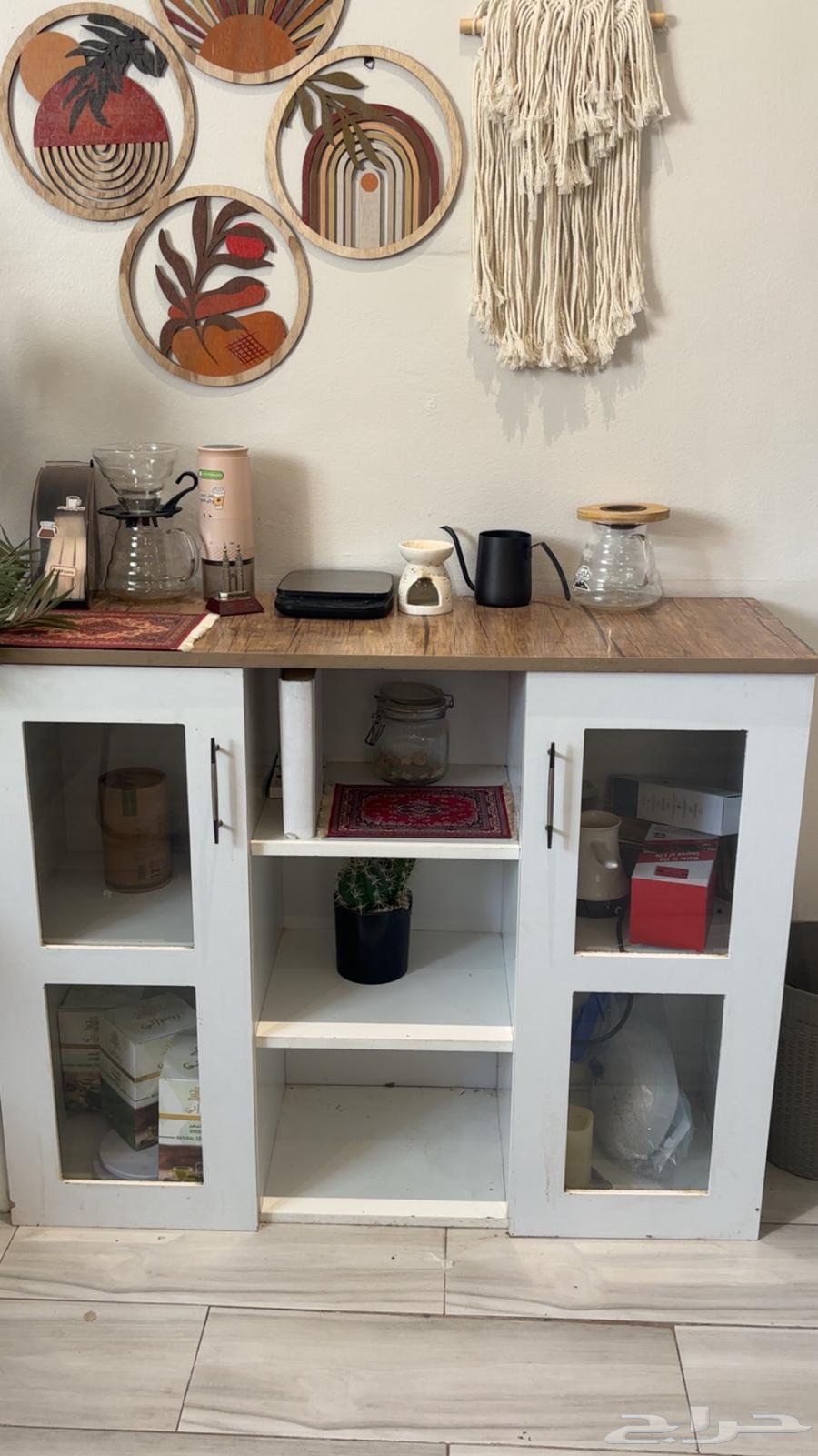 Connor Coffee in very good condition, two coffee tables, dining table64499717251458110