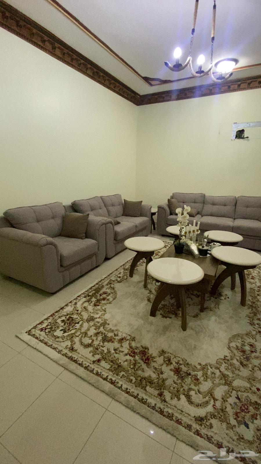 Sofas and tables64496050816130110