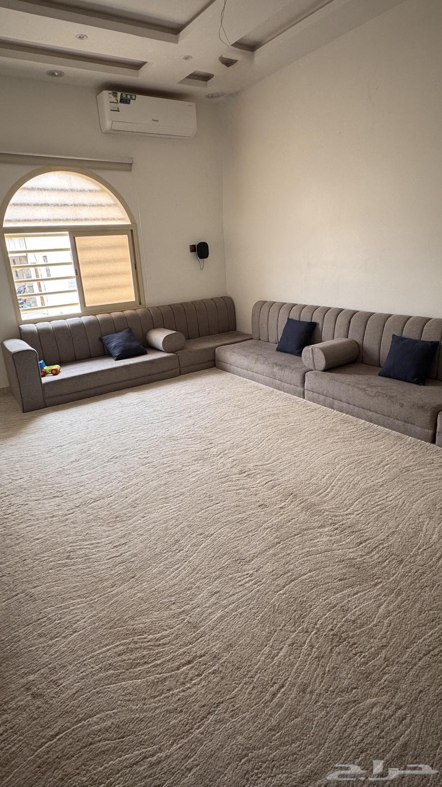 كنب و فرشه للبيع64499021471235111