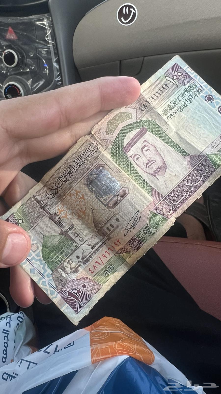 100ريال قديمه وعشره ريال الي يبيها بالسوم64496460994817110