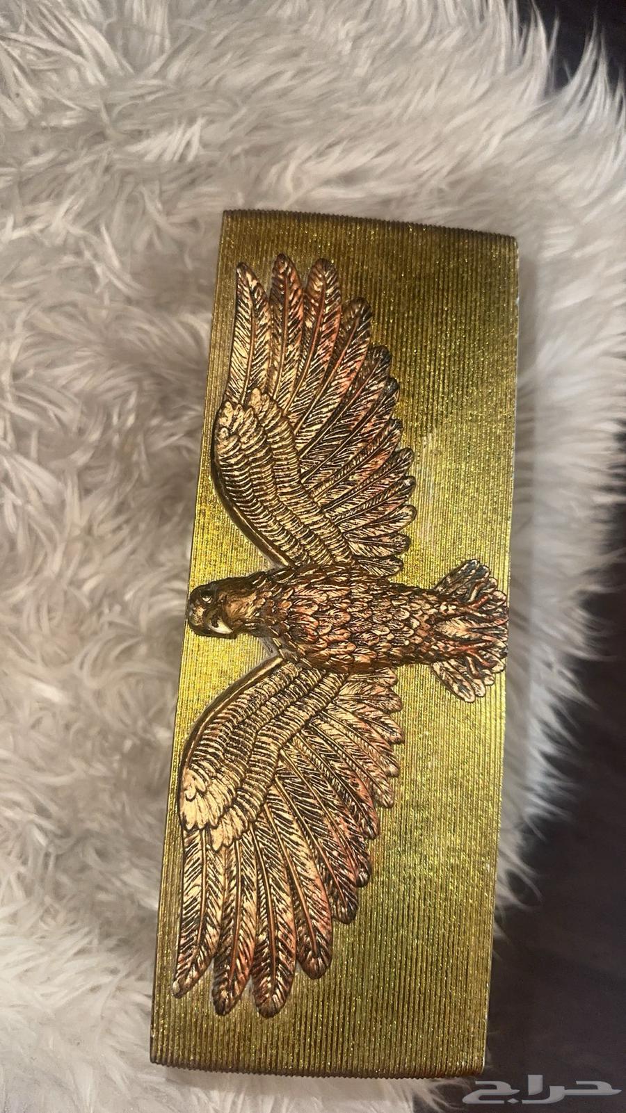 Luxury reception table for sale with tissue box at a symbolic price64497440920065111