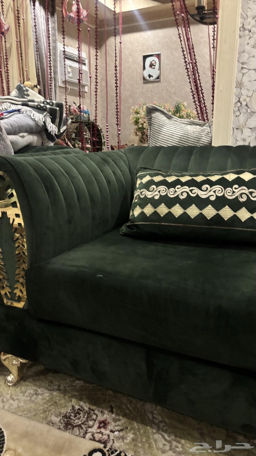 للبيع كنب مميز   لون أخضر وذهبي64501636334083112