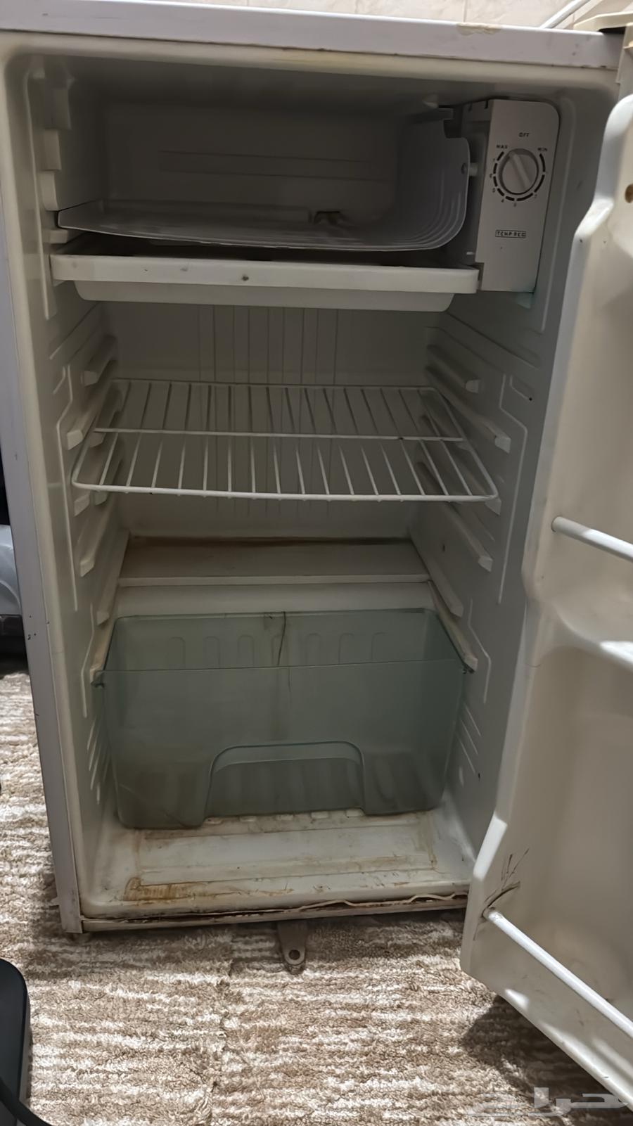 أغراض للبيع براد صغير و خزانة بابين64501063318915113