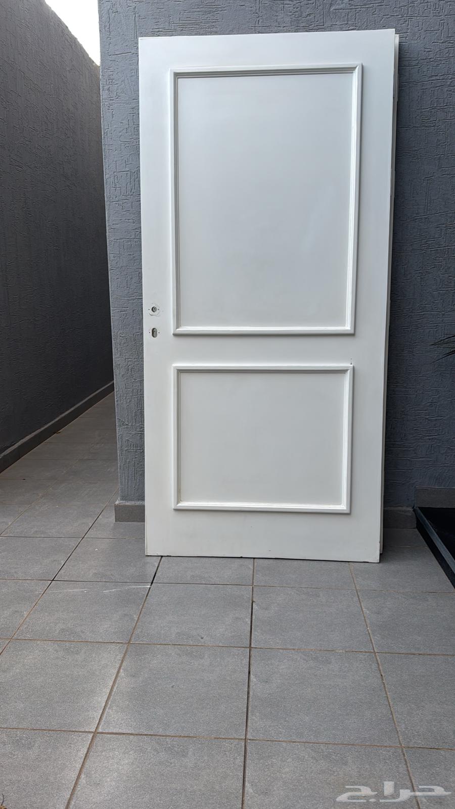 للبيع. أبواب خشبيه ( 2) حالتها شبه جديده.64499605549443110