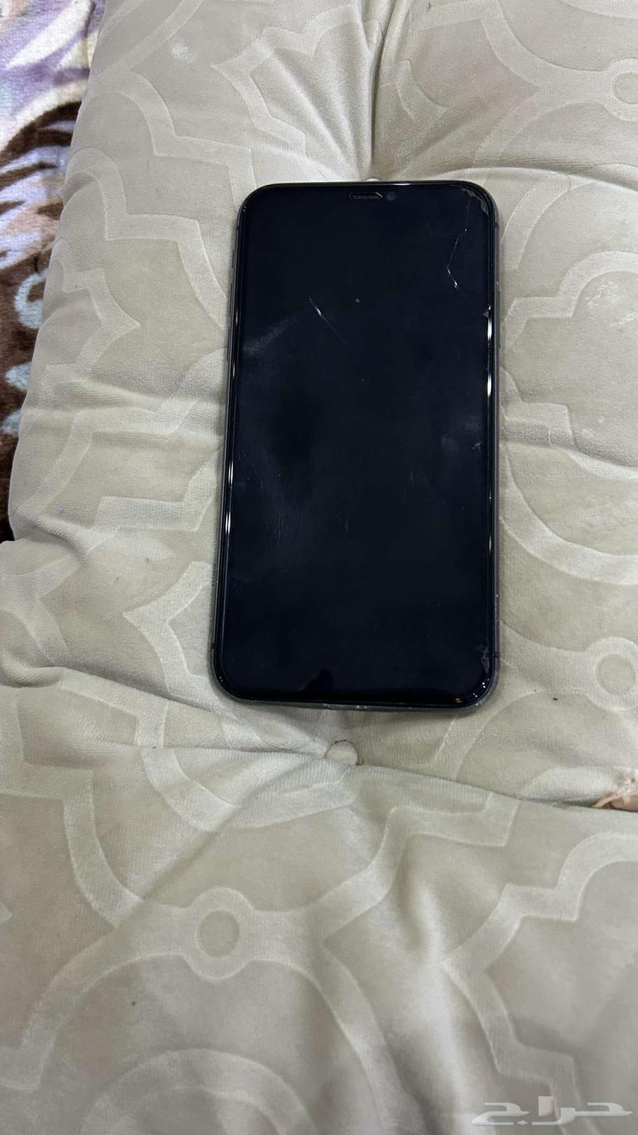 iPhone 11 used, has a back screen and good battery, around 60064495447766403114