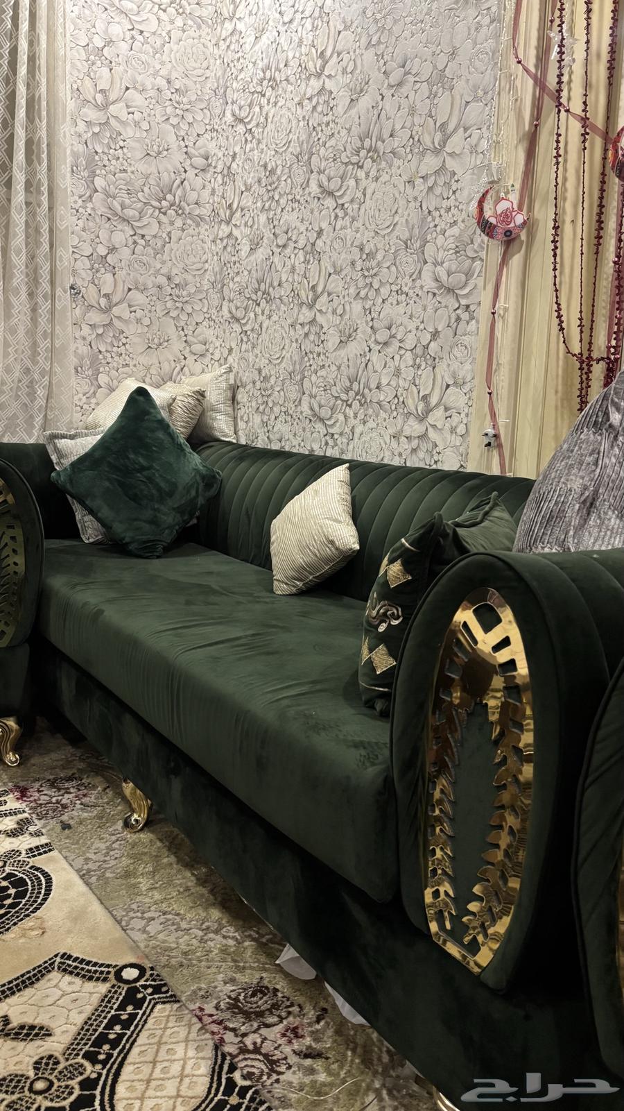 للبيع كنب مميز   لون أخضر وذهبي64501636334083110