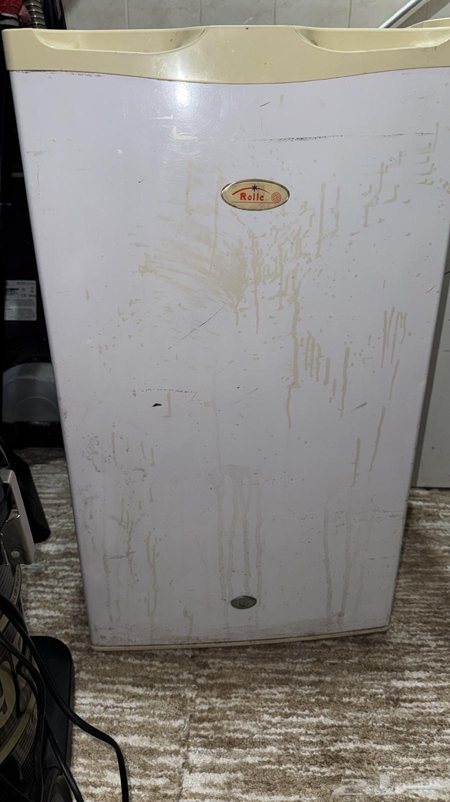 أغراض للبيع براد صغير و خزانة بابين64501063318915112