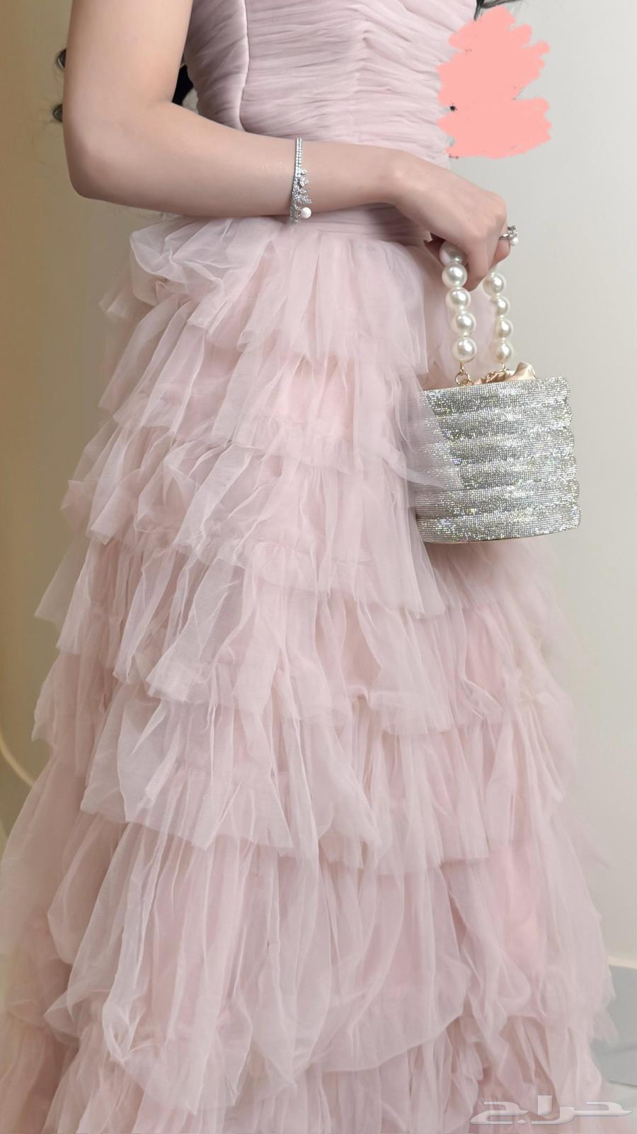 فستان وردي جديد من مصممة64495515881986111