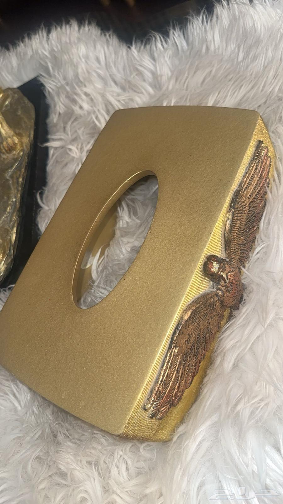 Luxury reception table for sale with tissue box at a symbolic price64497440920065112