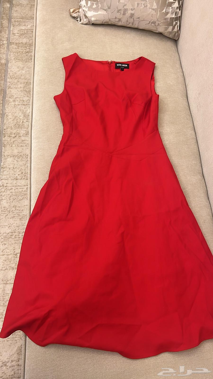 فستان على الركبه مررره حلو ينفع على محزم اسود بلبس مره فخم64495227477379110