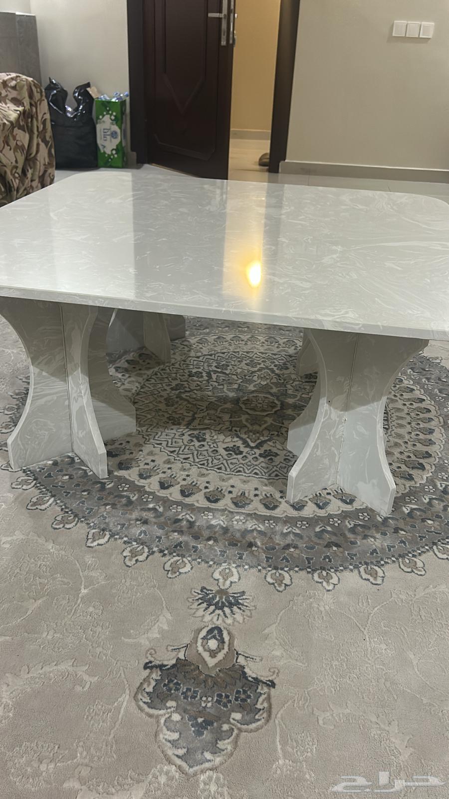 طاولتين كيبيره رخام مع 8 طاولات خدمه رخام جوده عالييه64501843778305113