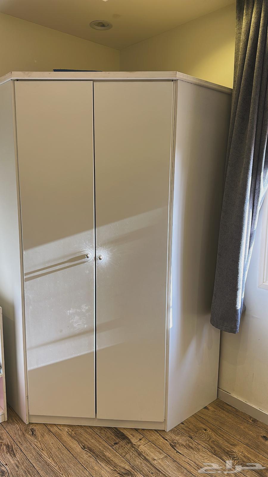 دولاب زاويه ابيض للبيع المستعجل64496255261571110