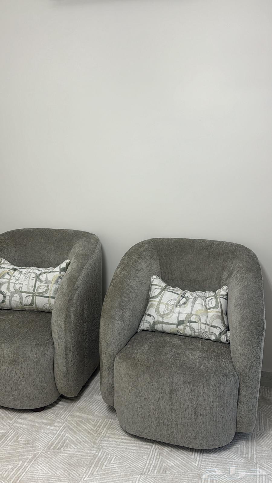 Two sofa pieces, I separated them and couldn't fit them in my place, brand new and never used64497744877825110