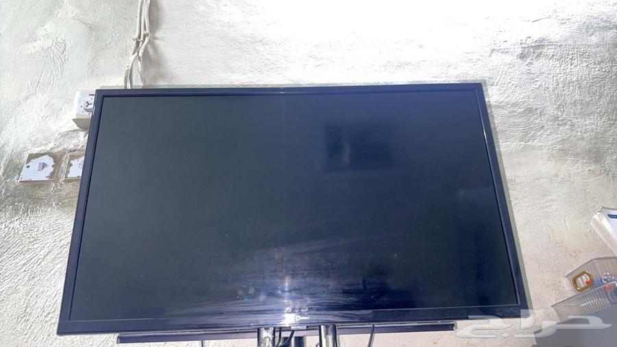 PlayStation 4 with screen and two controllers64500435708930110