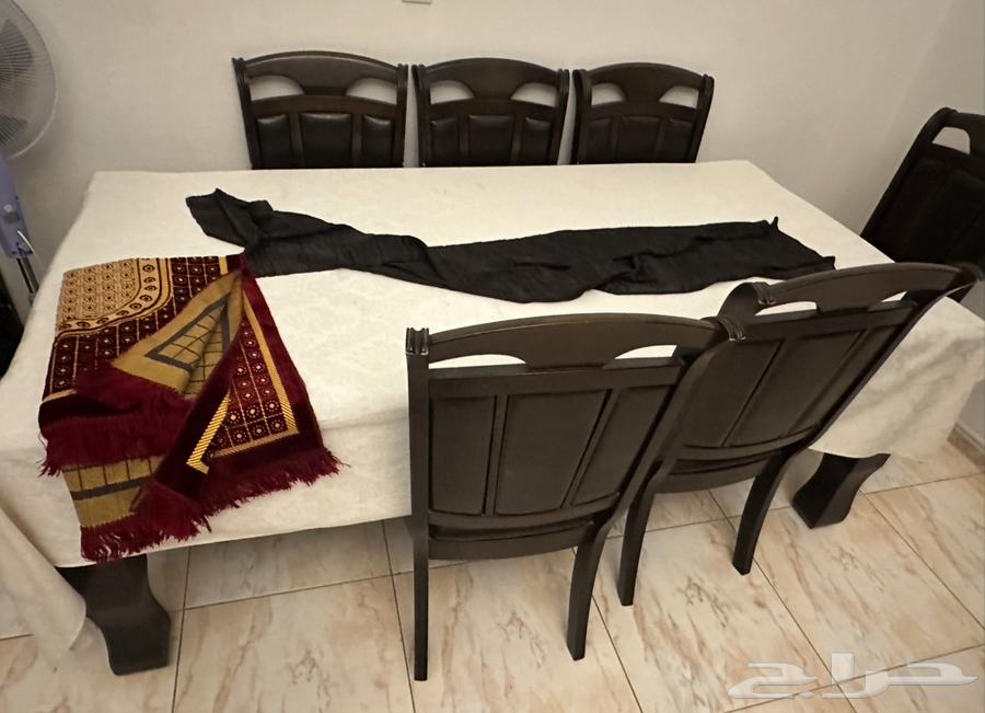 Sofa and dining table64497883022723111