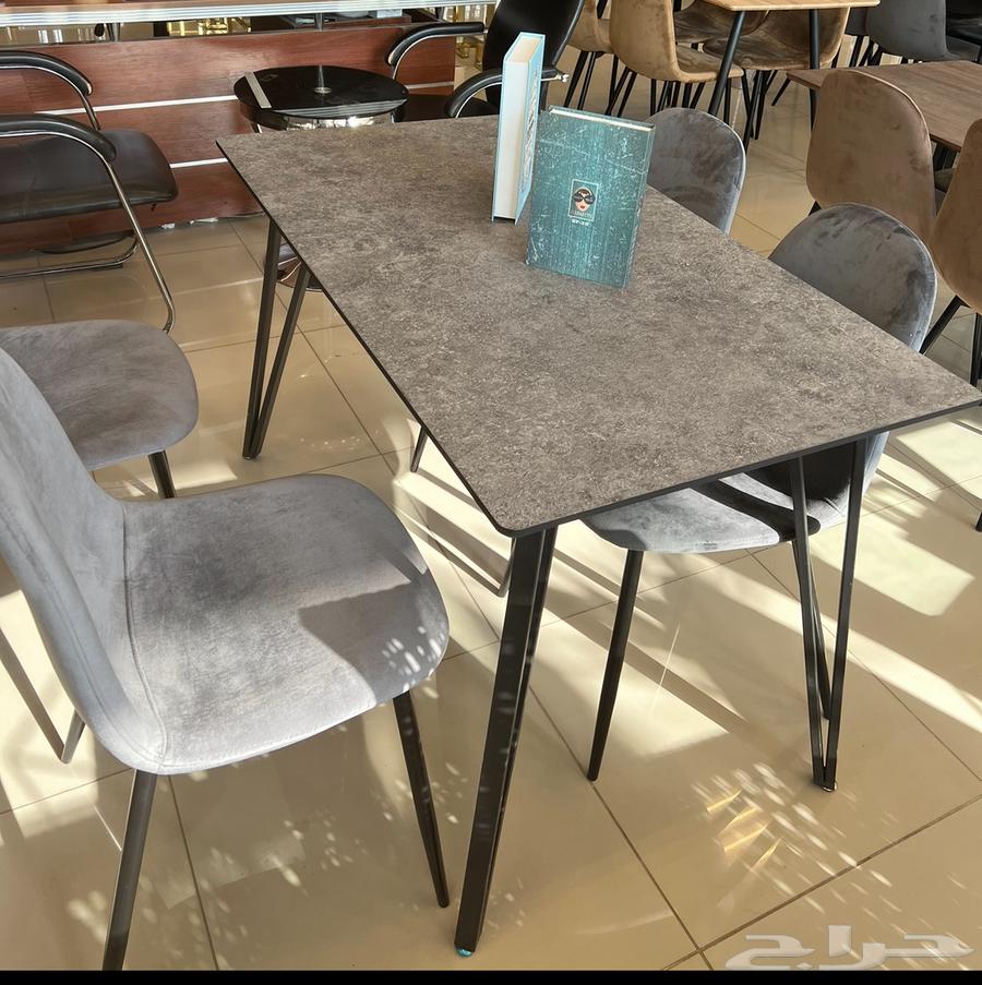 Dining table and 4 chairs64498425359489111