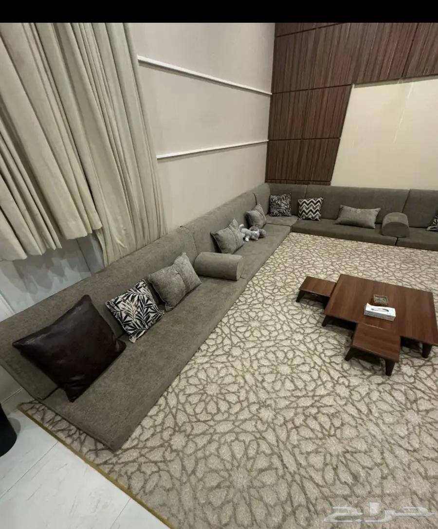 جلسة ارضية كامله للبيع مع الفرشه استخدام نظيف مع الطاولات64501021519746112