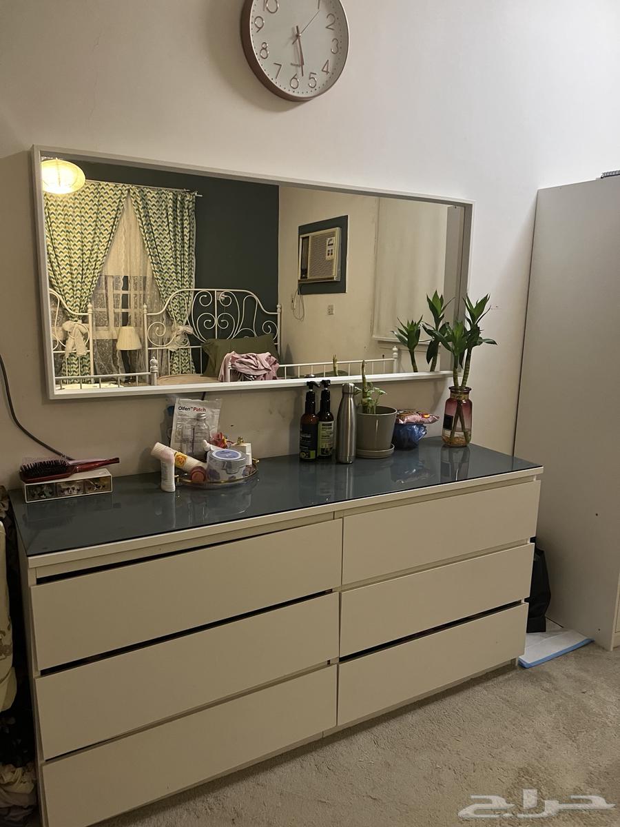 Double room with two single beds and a dressing table with mirror for sale64494925710849112