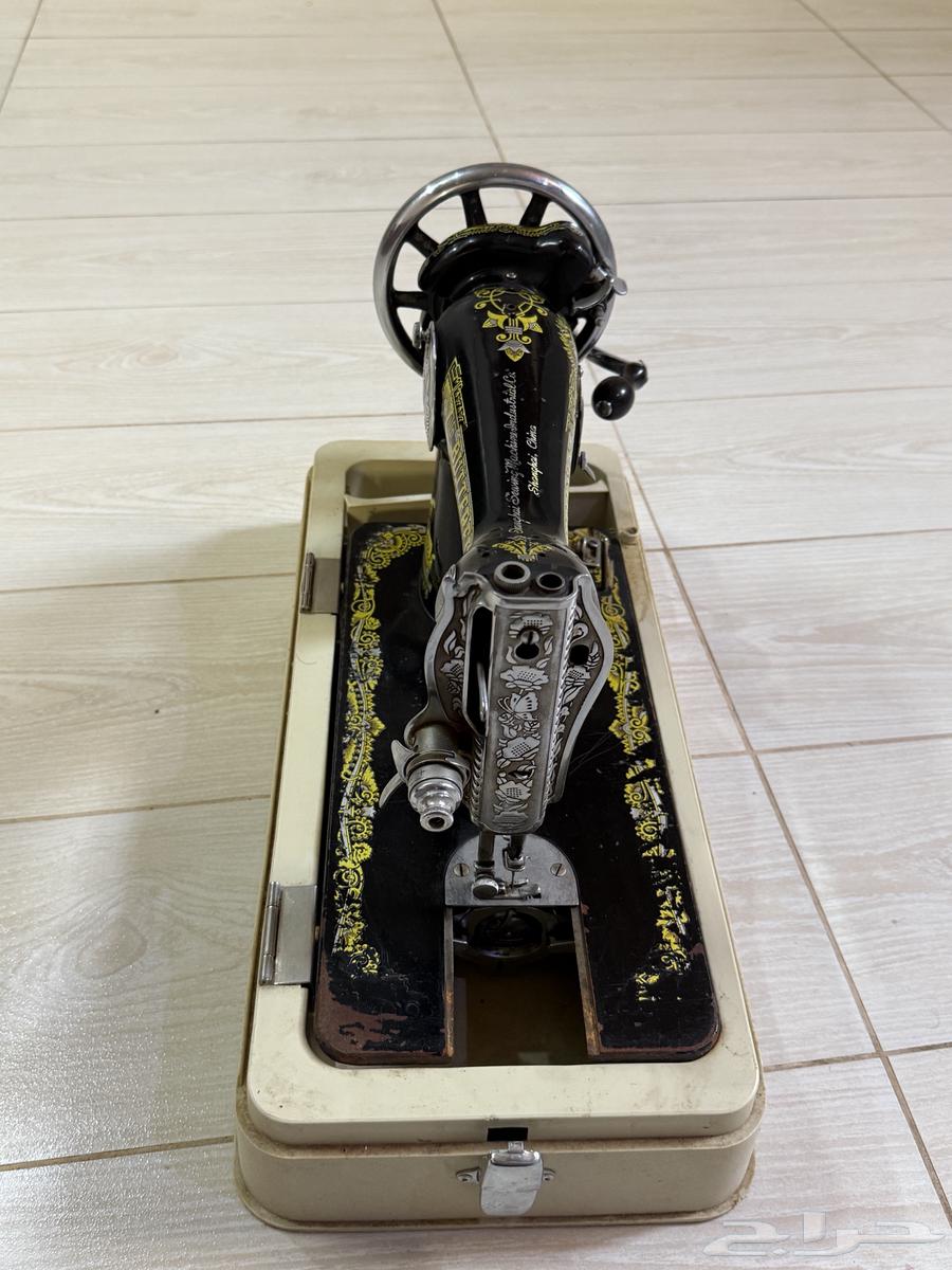 مكينة خياطة قديمة64498756896259112