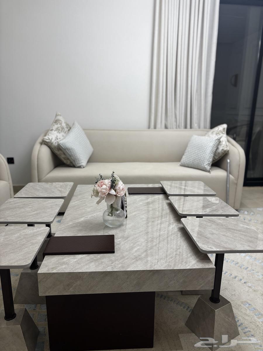 Sofas and Table64494981933441111