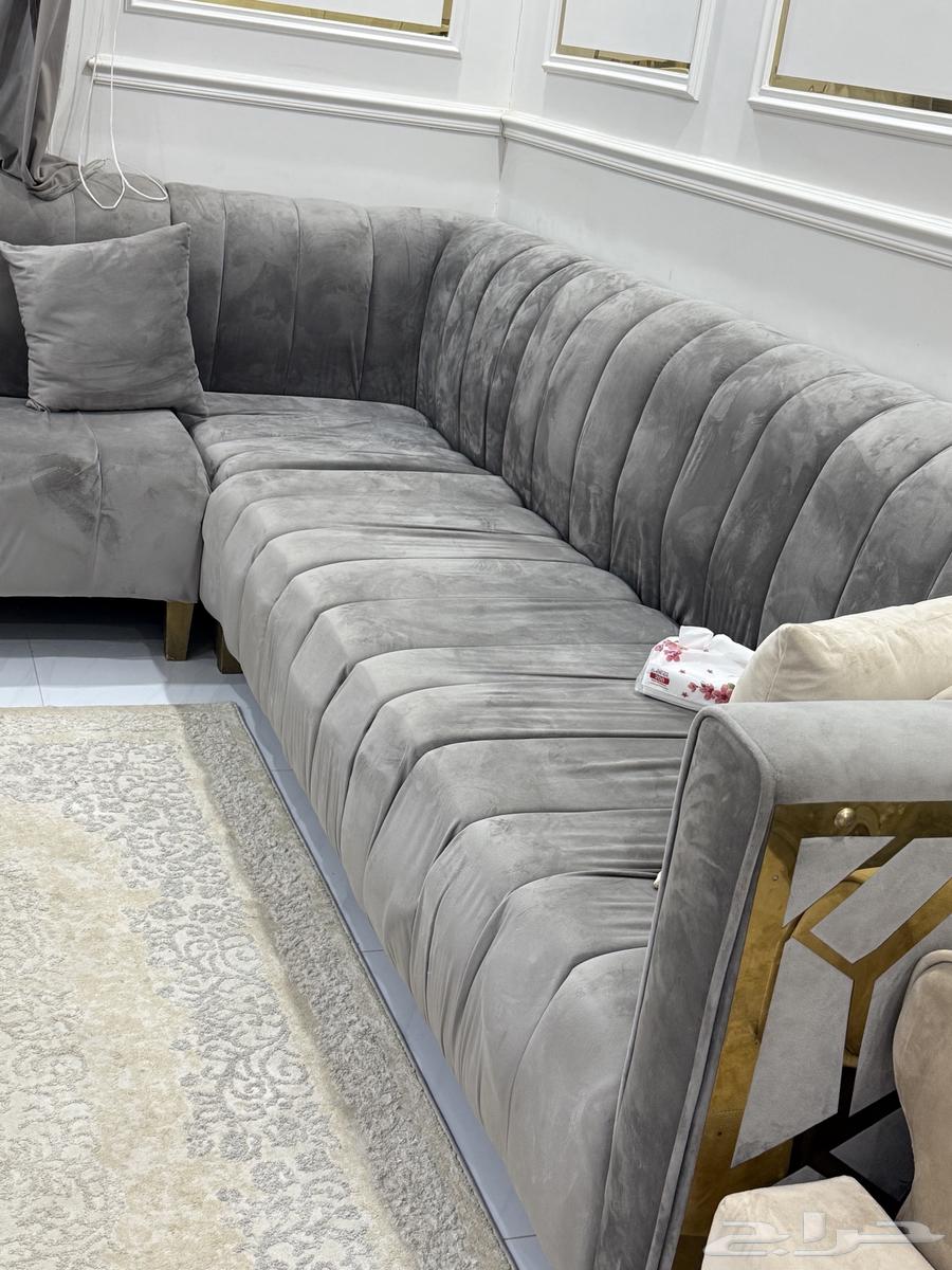 كنب يبالو تنظيف ووحده من الكنب كذا فيها خفش اتوقع الخشب مال64502639146626111