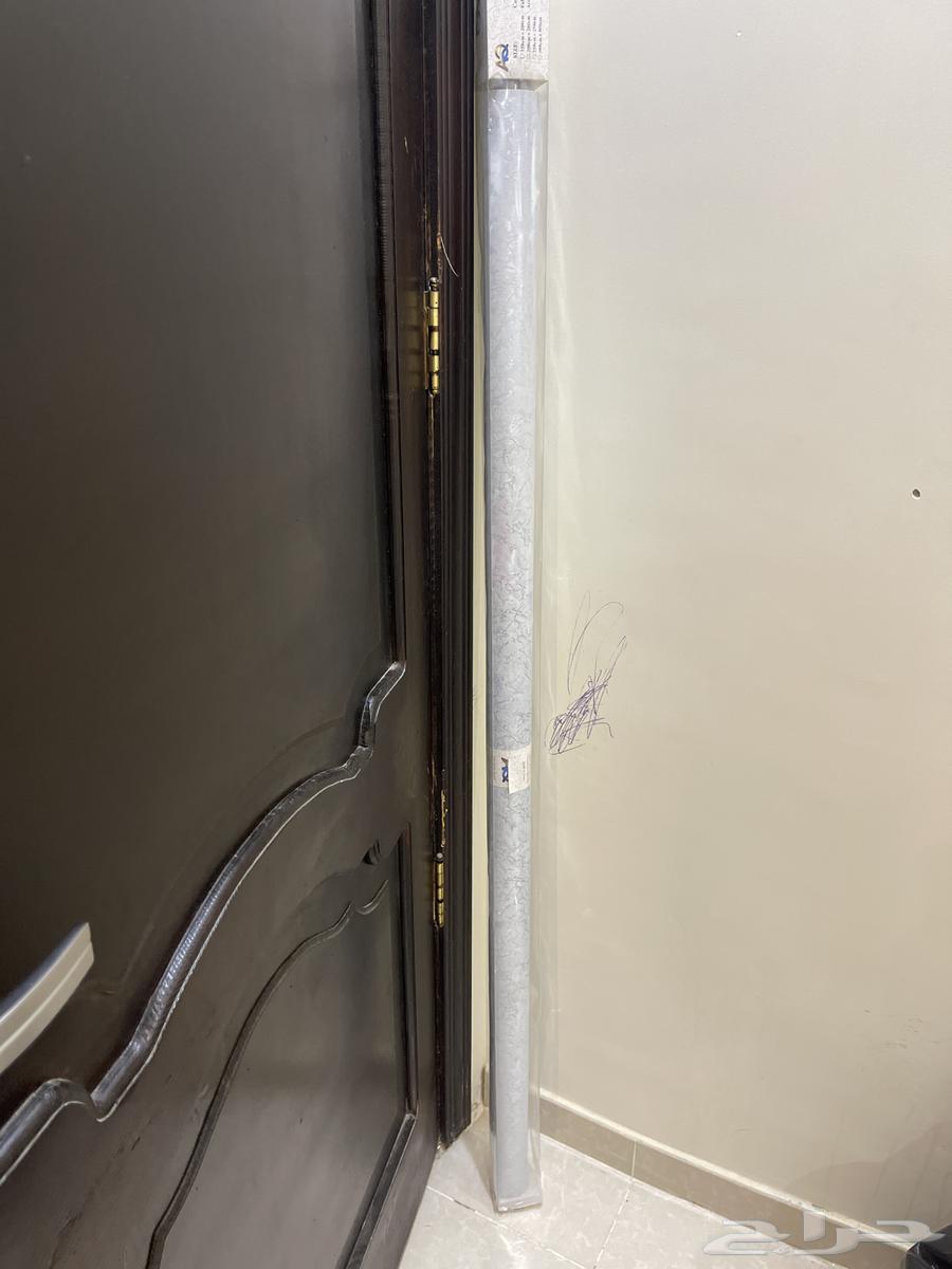 Dining table and chairs64499842291073111