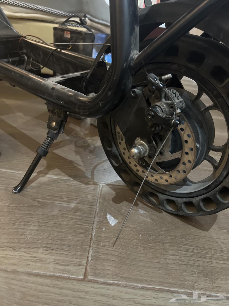 يوجد بطاريه سكوتر شرط ومنظم جديد وكفرات ودعاسه كلشي موجود64498924172419113