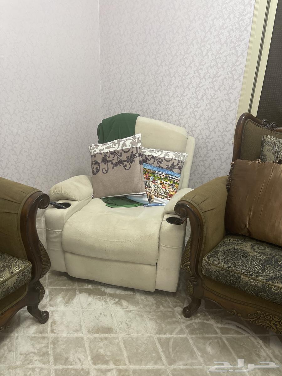 كنب لون بني ثلاث قطع قطعه كبيره وقطعتين وسط وكرسي هزاز64495968716546112