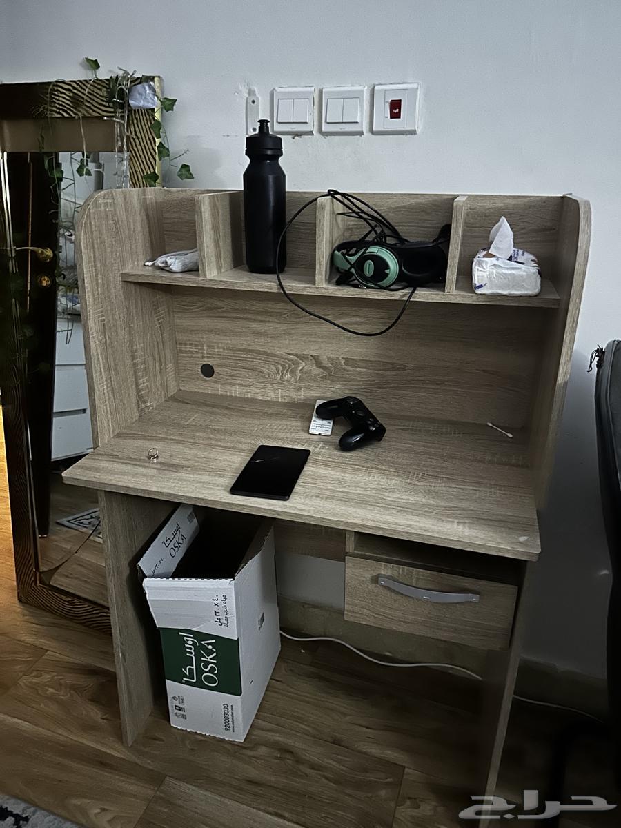 مكتب دراسي نظيف جد64500602637571110