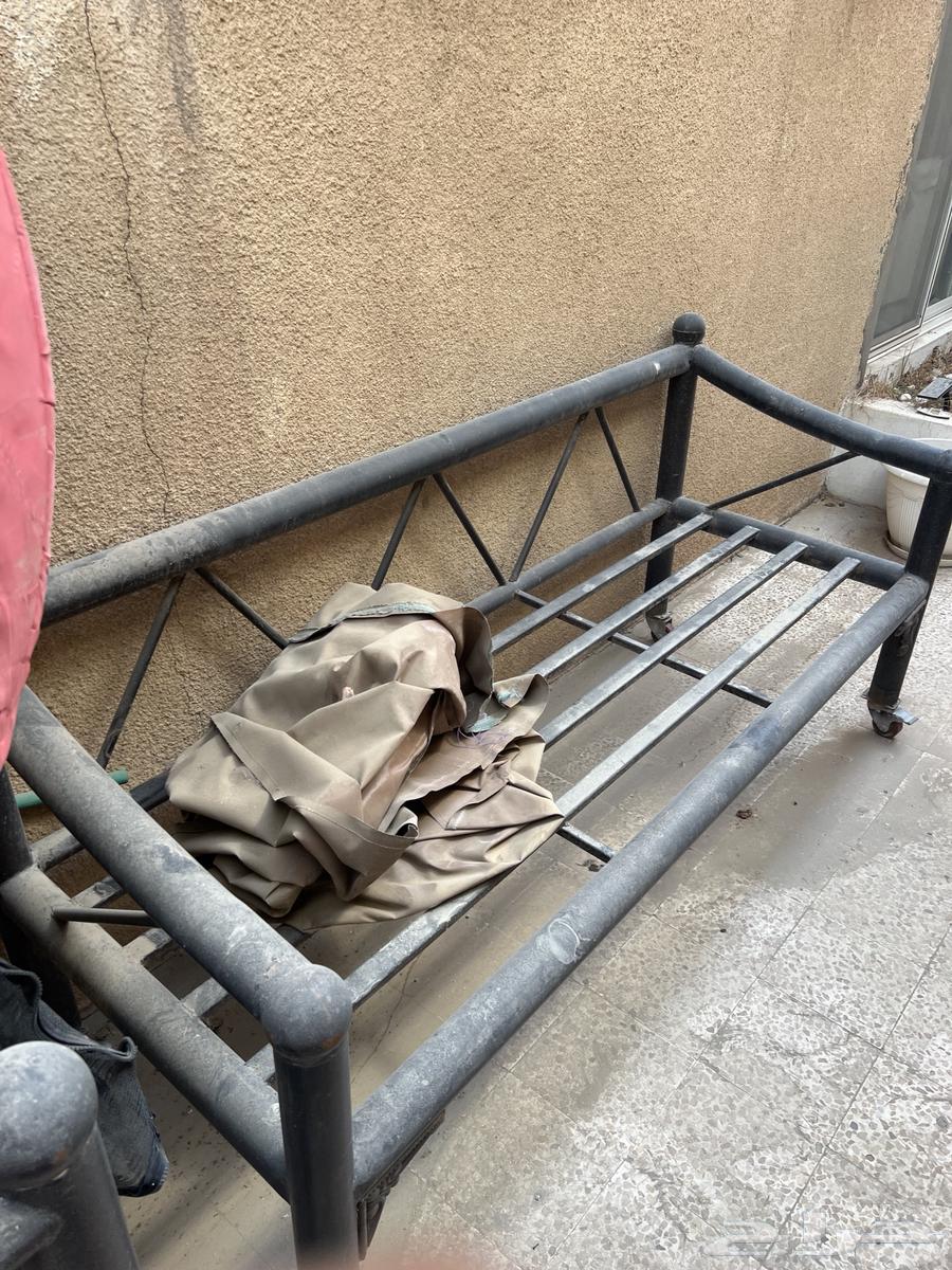 Iron chairs, 2 chairs and a Formica table64496820055042110