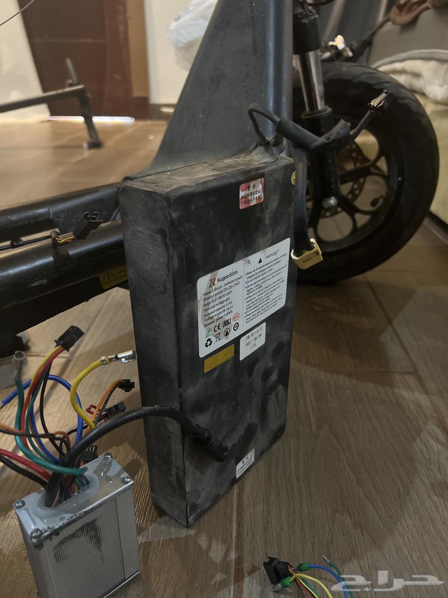 يوجد بطاريه سكوتر شرط ومنظم جديد وكفرات ودعاسه كلشي موجود64498924172419110