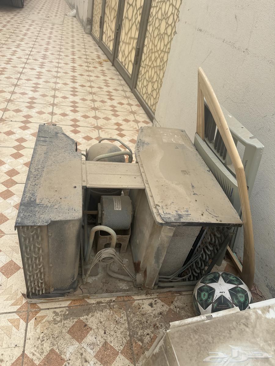 Carrier 24-unit air conditioner working clean, needs only washing64499367553666112