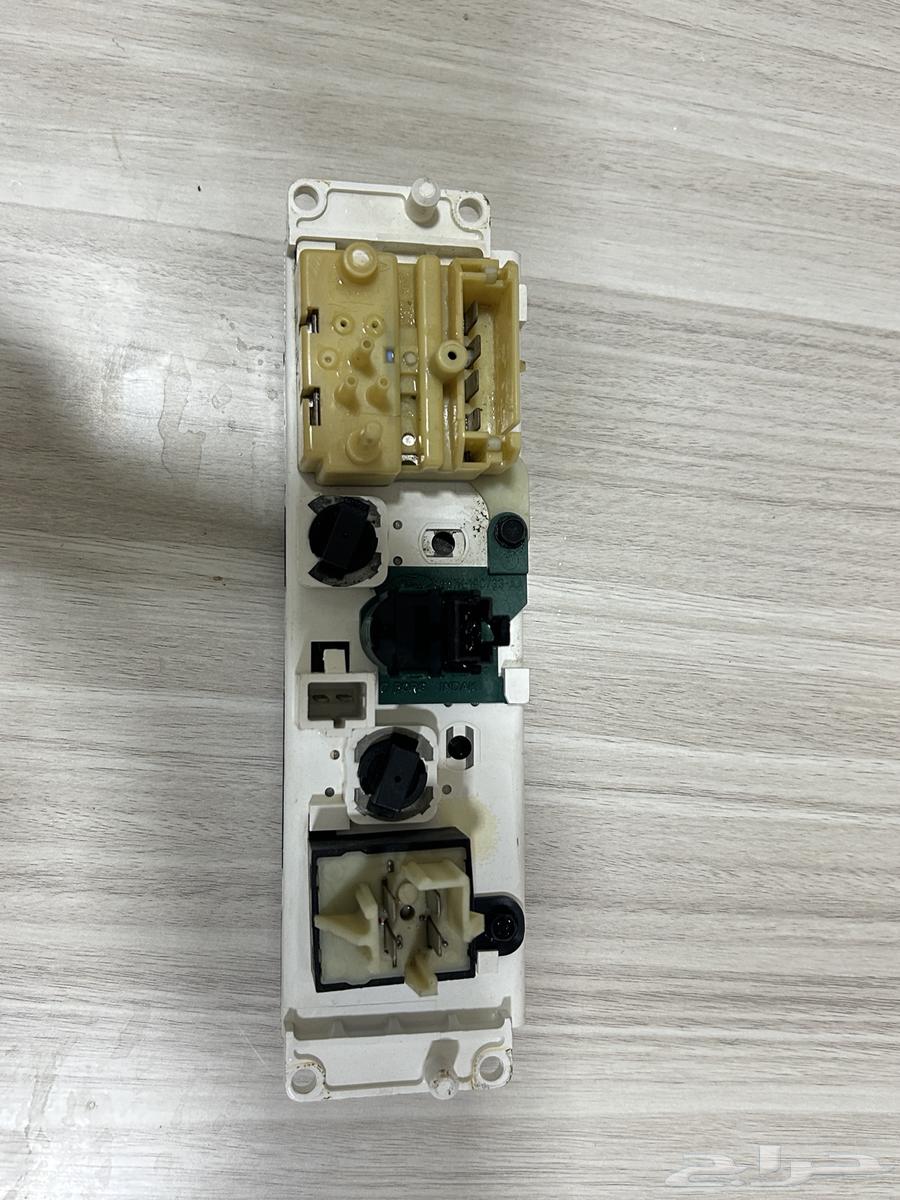 سويتش المكيف فورد فكتوريا2008 وكالة64681062419969111