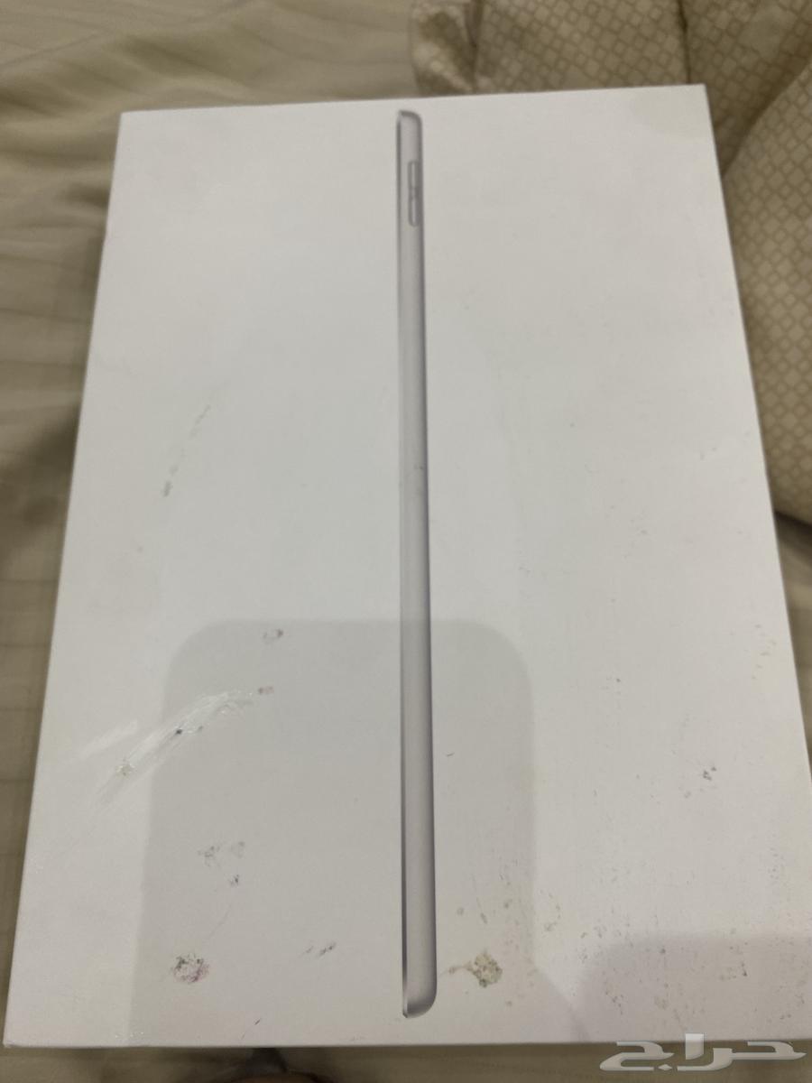 iPad screen broken and button64497331229954110