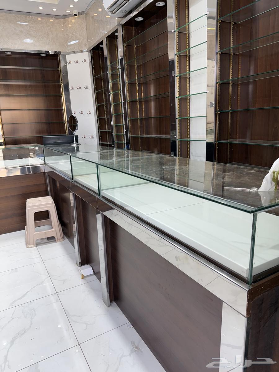 للبيع دكور محل ساعات وعطورات64497648342147110