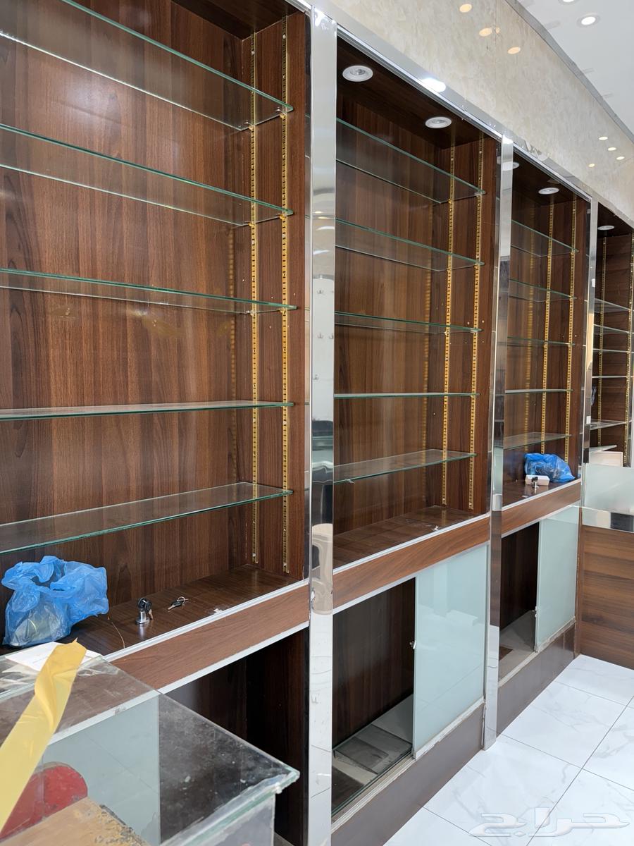 للبيع دكور محل ساعات وعطورات64497648342147112