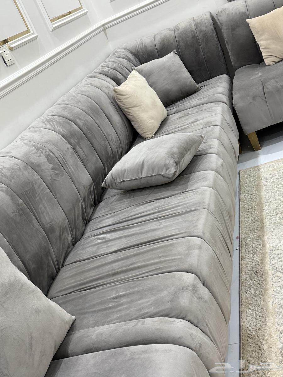 كنب يبالو تنظيف ووحده من الكنب كذا فيها خفش اتوقع الخشب مال64502639146626113