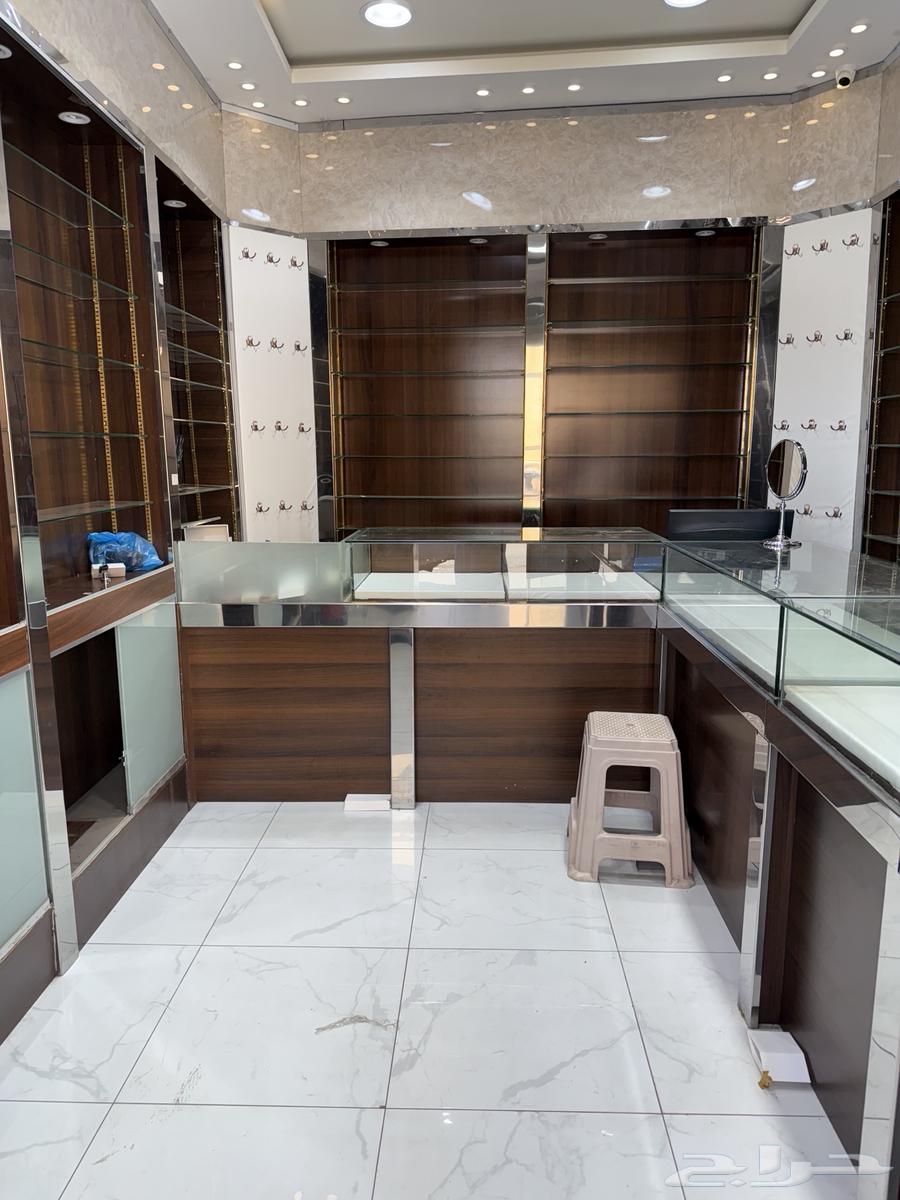 للبيع دكور محل ساعات وعطورات64497648342147111