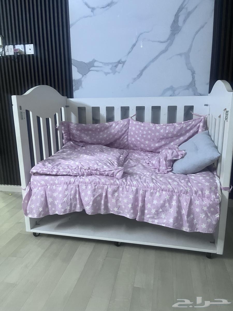 سرير اطفال للبيع مع المرتبه64495679080961110