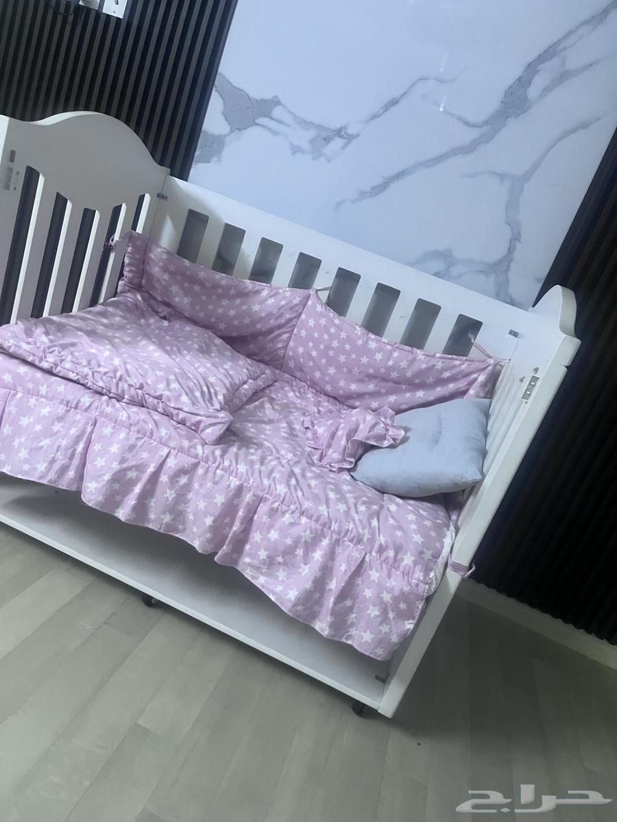 سرير اطفال للبيع مع المرتبه64495679080961111