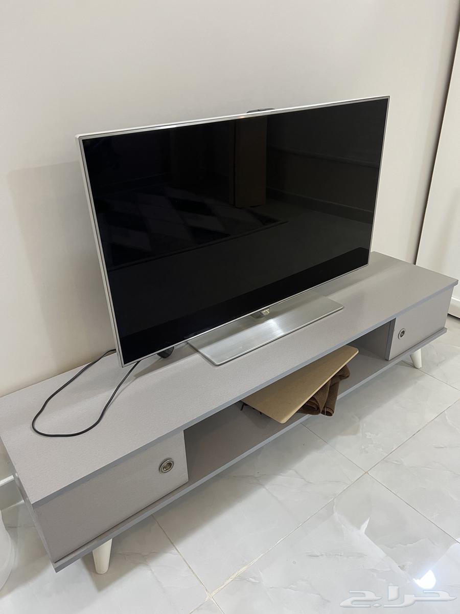 شاشه سامسونج 46 بوصه 3D مع نظارتين و ريموت وكاميرا مع طاولة64499381587074110