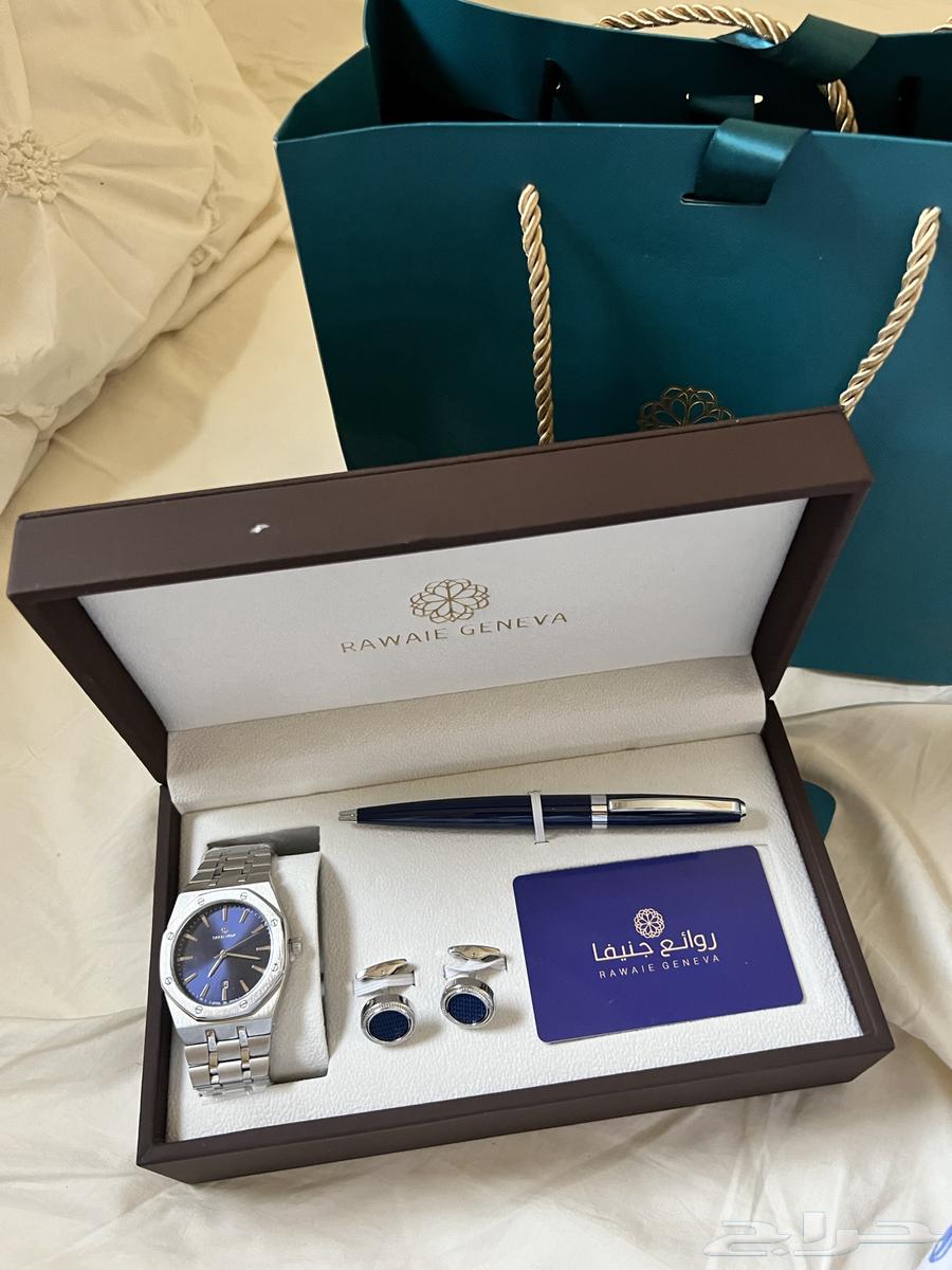 ساعة رجالية فضية بميناء زرقاء مغلفه فخمة64497358903938112