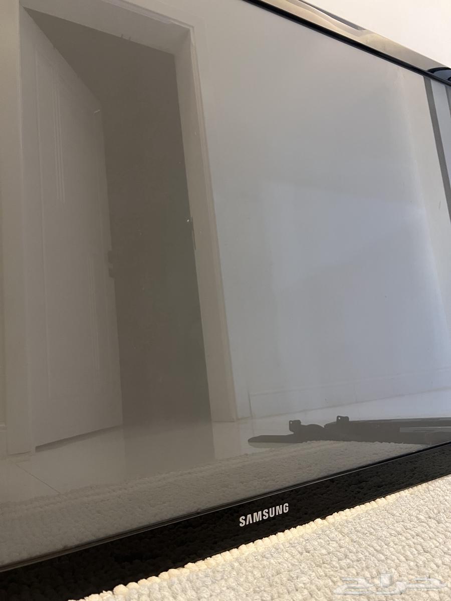 تلفزيون للبيع نظيف ومعاه القاعده شركه سامسونج64501788870658113