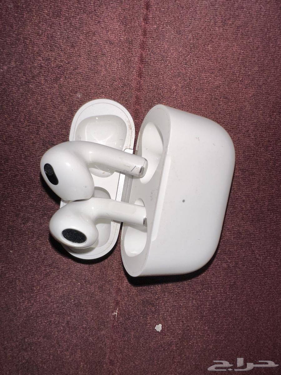 Clean AirPods with box, charger, and all accessories included.64494995807363111