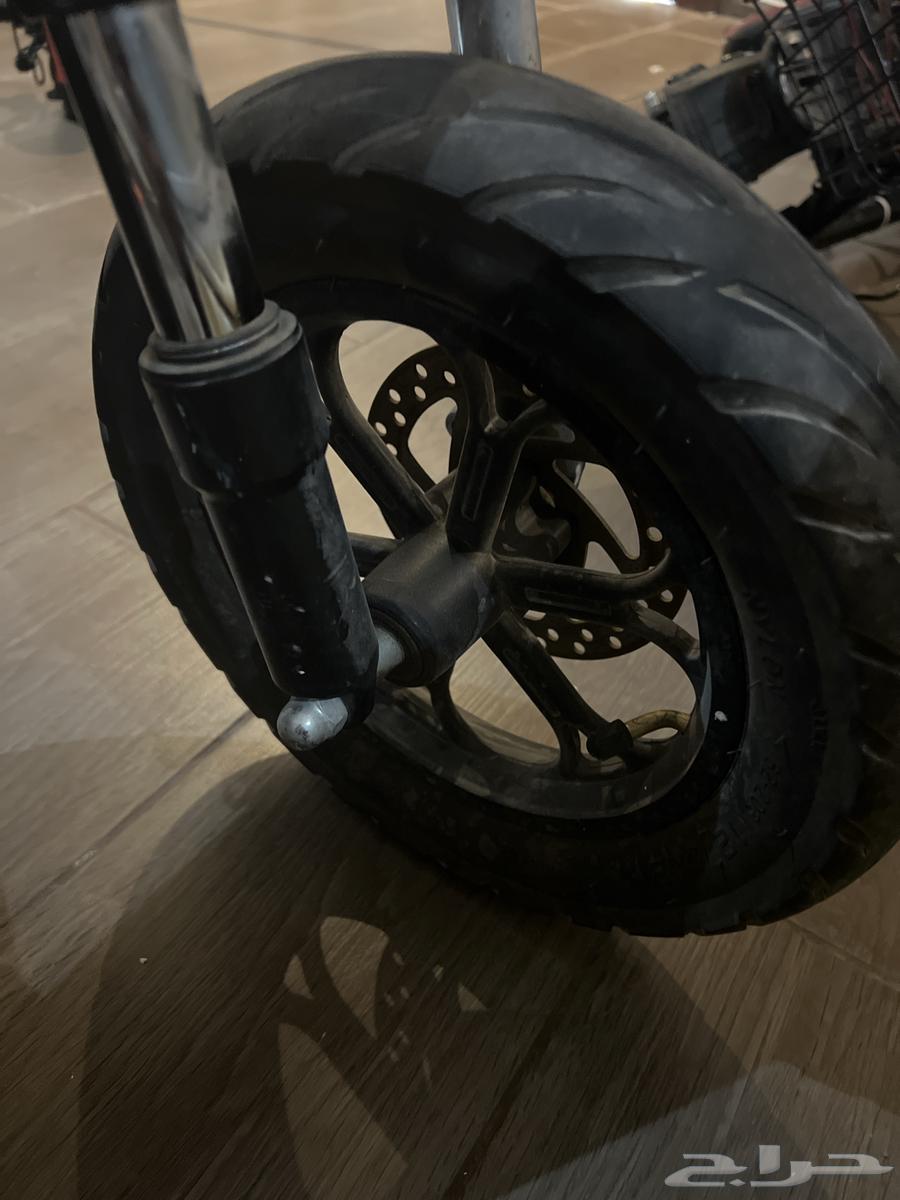 يوجد بطاريه سكوتر شرط ومنظم جديد وكفرات ودعاسه كلشي موجود64498924172419111