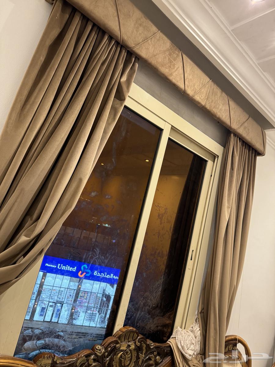 كنب مستعمل كلاسيك تركي مع ستارةبسعر مميز وصيدة64498284887553110