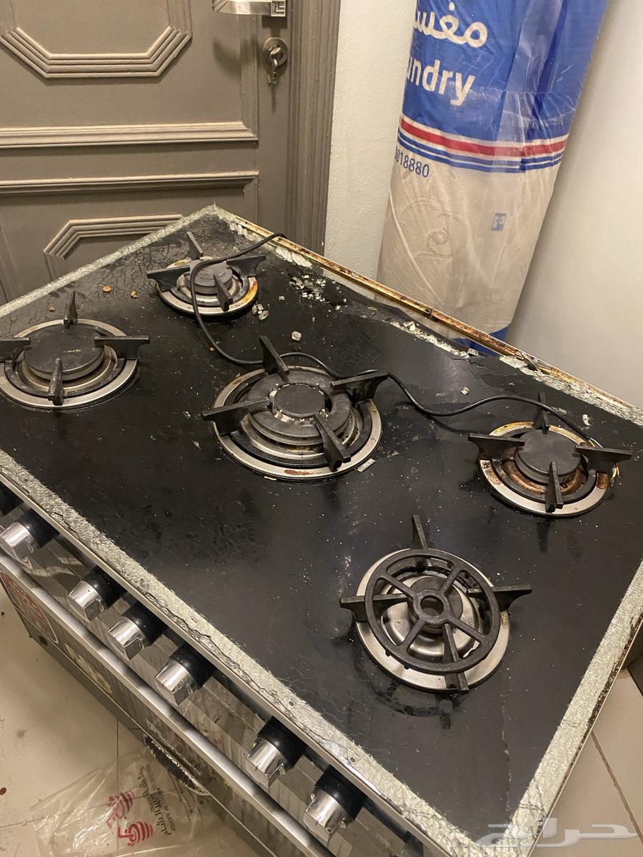 فرن نظيف فقط يوجد كسر في القزاز اللي فوق64498242963074110