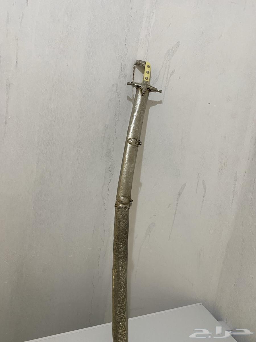 Heritage paintings, as well as carpets, and an old sword64498439175298110