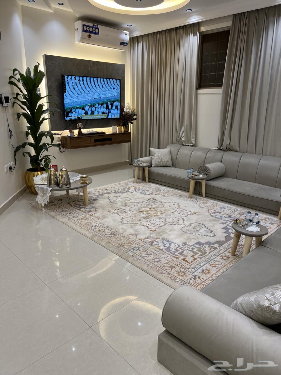 Clean floor sofa with cushions and tables64499619585667111